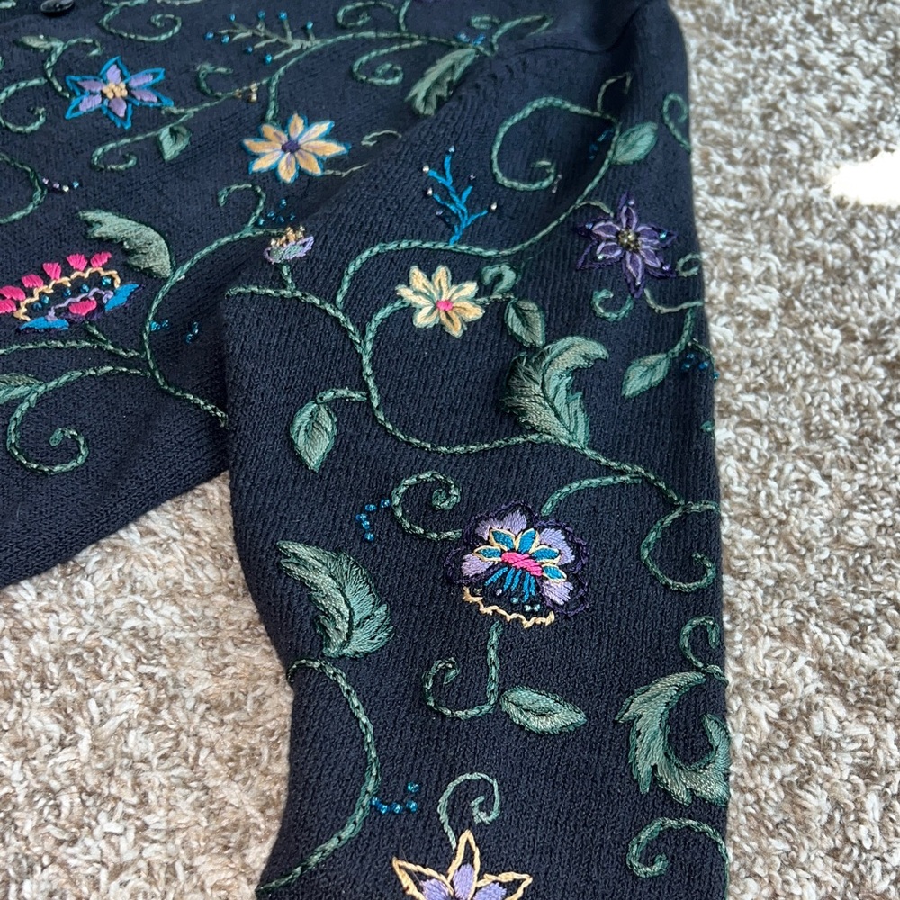 Vintage Talbots Black Sweater with Stunning Floral Embroidery & Beading! Size M - Picture 8 of 10